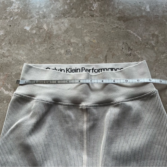 Calvin Klein high waisted shorts cream color size medium - Picture 6 of 7